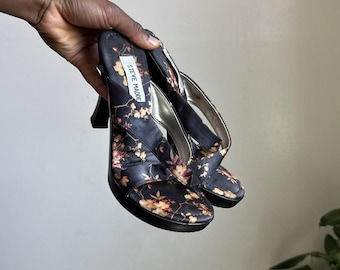 Vintage Steve Madden floral print platforms heels size 7.5