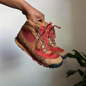 Rare Vintage women’s DANNER JAG Hiking Boots - Gorpcore Earth Tones