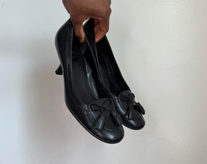 Vintage upper leather loafer heels in black