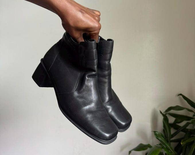 Vintage women minimalist grunge square toe leather ankle boots size 10