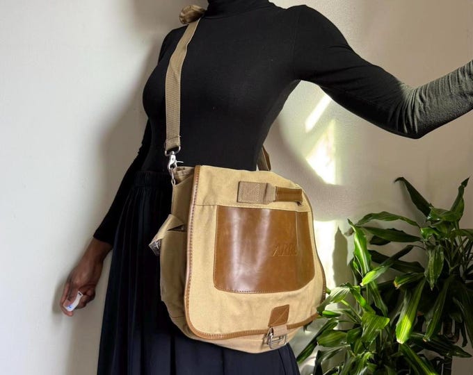 Academia crossbody/shoulder messenger bag