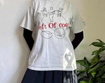 Camiseta gráfica vintage "Left Of Cool", talla L