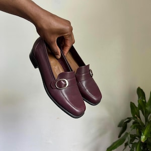 Vintage Naturalizer women Burgundy loafers leather shoes size size 5.5