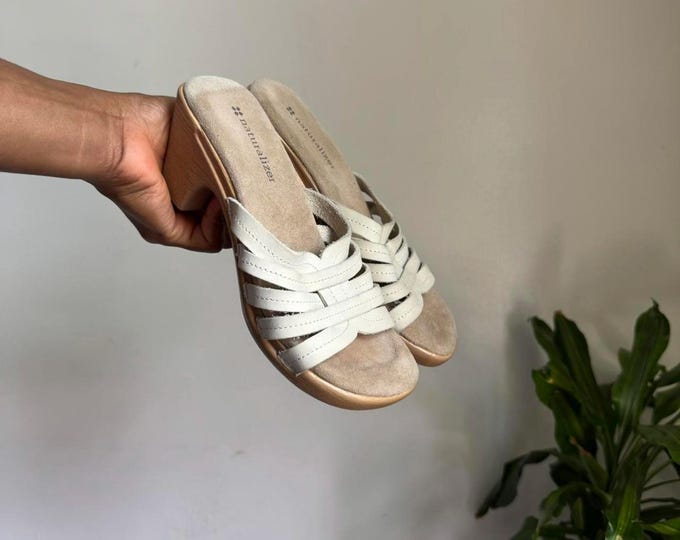 Vintage Naturalizer Y2K cute out White block heels leather sandals size 5M