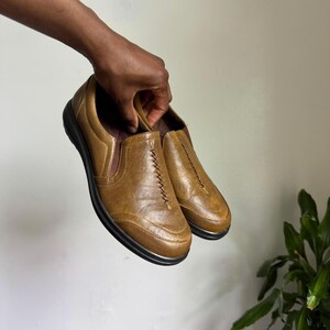 Vintage casy street women Tan leather slip-on loafers size 8