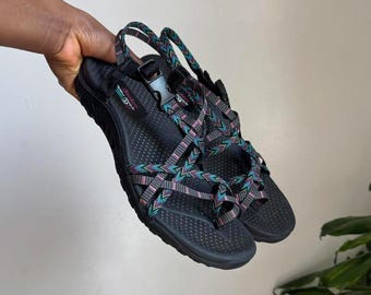 Sandalias de tiras Skechers Outdoor Lifestyle para mujer, talla 9