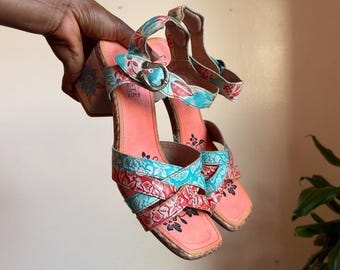 L’Artiste by Spring Step Floral Embossed Leather Block Heel Sandals EU 39 US 8