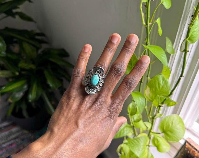 Vintage sterling Turquoise stone ring with silver details