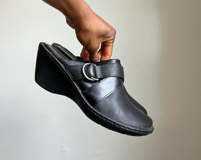 Vintage leather upper sandals with side buckles