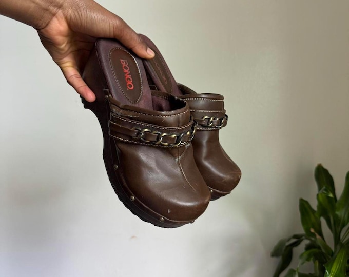 Vintage Bongo Brown clogs with chain detailing size 7.5