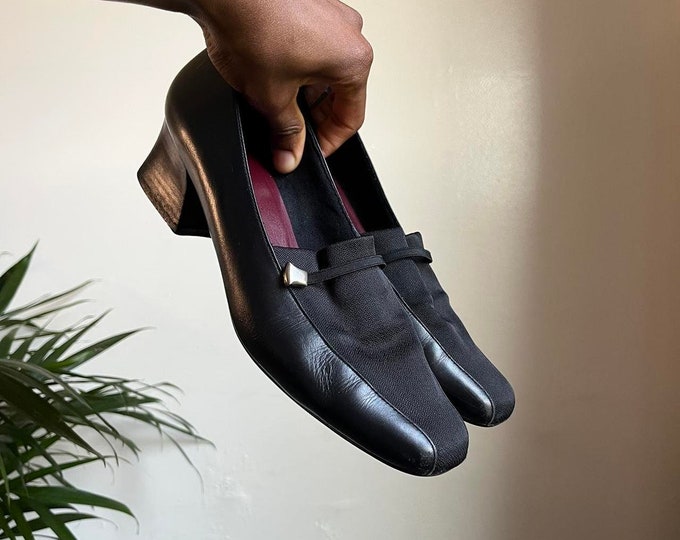 Vintage black with top string leather upper pumps