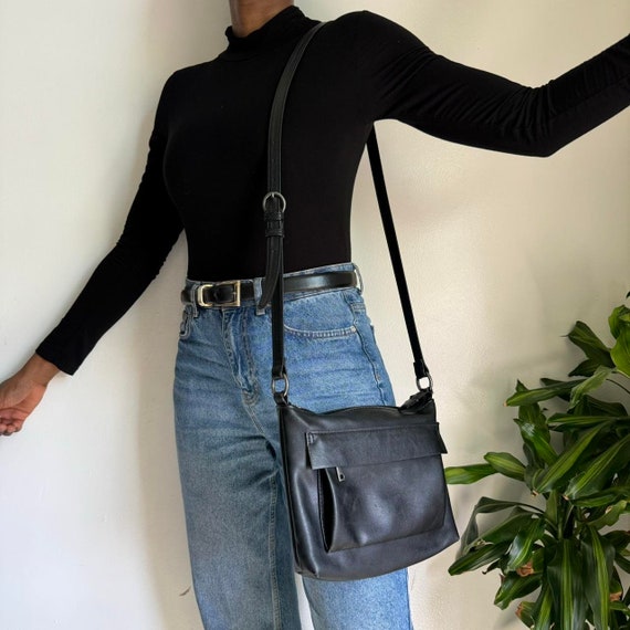 Vintage faux leather Cross body/shoulder black bag - image 3