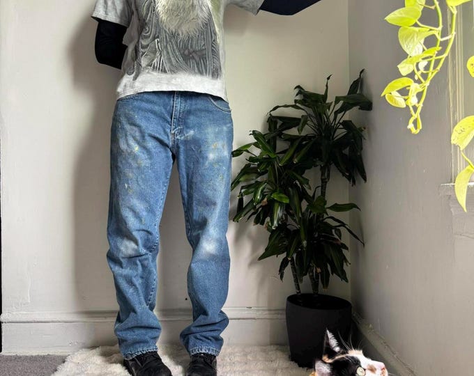 Vintage streetwear paint stains relaxed fits Medium wash jeans size 33X34