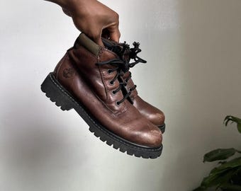 Bottines de randonnée épaisses en cuir marron Timberland vintage - États-Unis 7 femmes