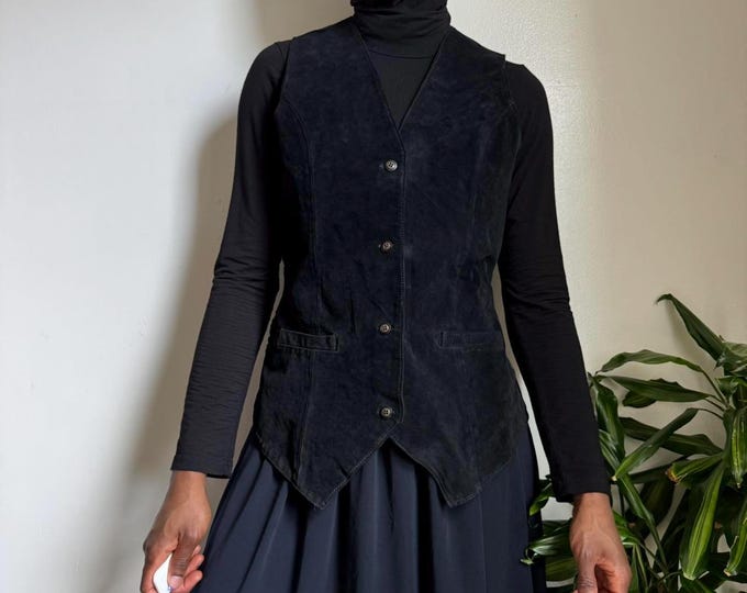 Vintage buttons down two front pockets suede grunge leather vest  size M