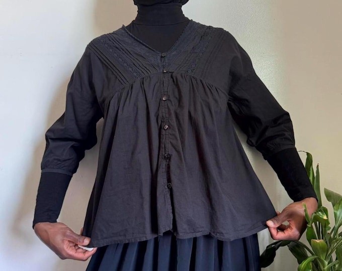 Vintage Black blouse with button-up front, pleated detail size M