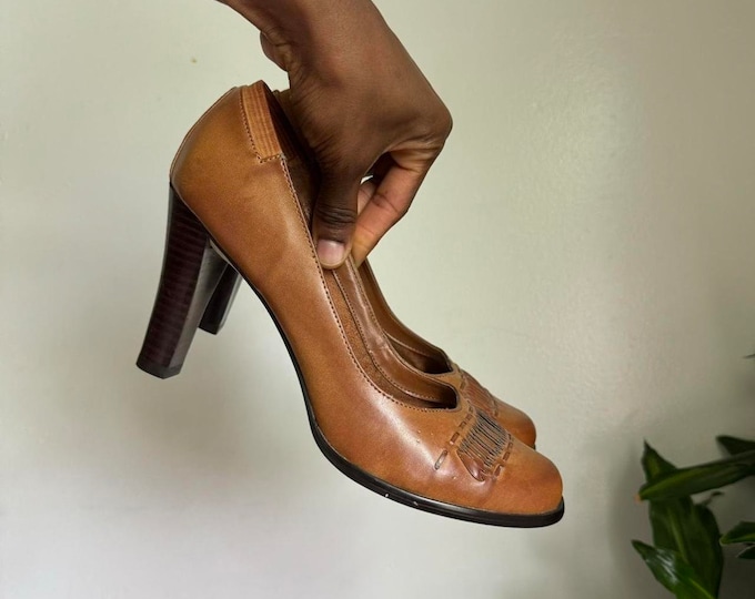 Vintage Tan block heels pumps