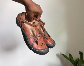 Vintage cut out leather sandals in tan size 7