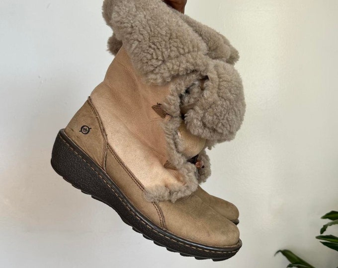 Vintage leather upper suede chunky sole platform winter boots with chunky faux fur.