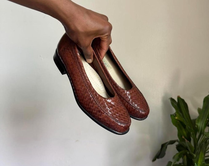 Vintage Trotters women Brown basket weaves loafers leather shoes size 6M