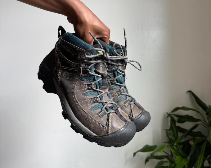 Vintage Unisex gorpcore lace up hiking boots size M8.5 W10.5