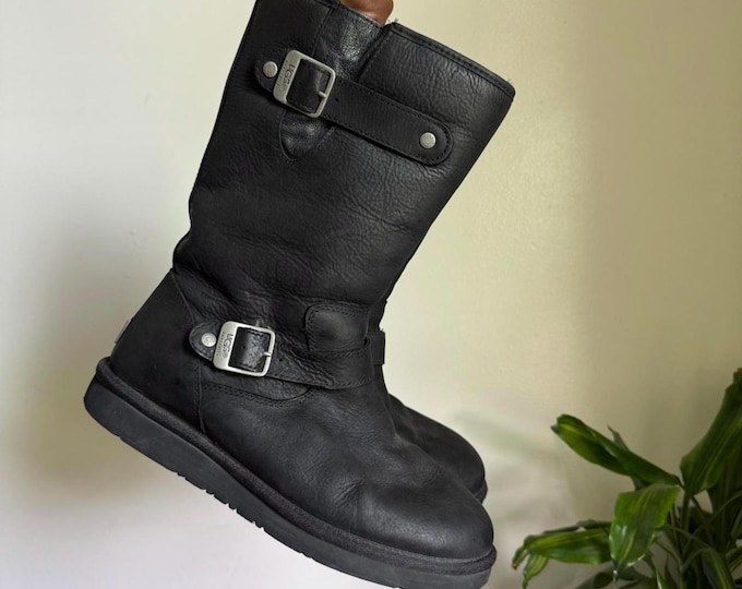 UGG Australia women Black side buckle winter boots with Sheepskin lining size 9