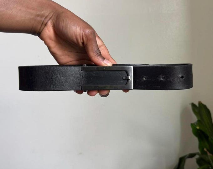 Vintage Kenneth Cole Black genuine leather belt with silver buckle size 38/95