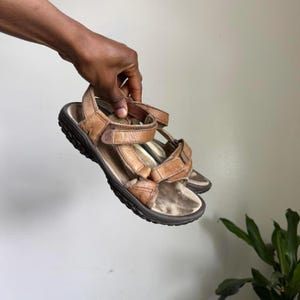 Vintage Teva gorpcore strappy leather sandals size 6