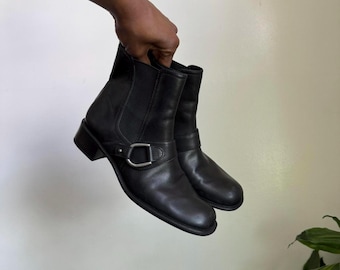 Botines vintage de piel negra con tiras de arnés plateadas talla 7.5