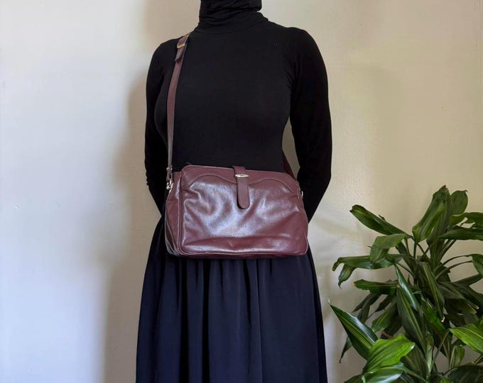 Vintage Etienne Aigner Cross body/shoulder leather bag boho coquette minimalist