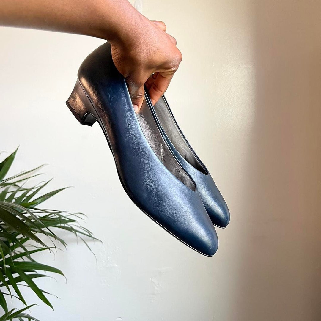 navy blue leather pumps