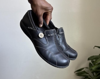 Vintage 2010s Clarks Black Leather Button Loafers - 9.5