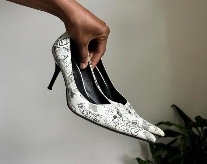 Vintage Classic Full Leather Women black & white comic graphic pointed heels