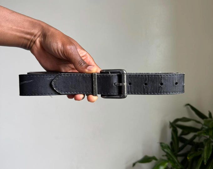Vintage unisex Black and silver Minimaliste leather belt size 42/105