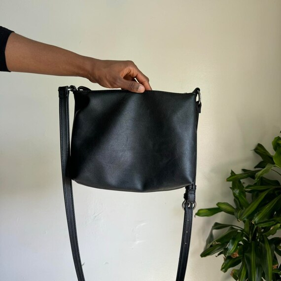 Vintage faux leather Cross body/shoulder black bag - image 4