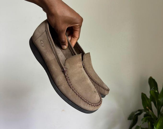 Vintage Dexter women Tan suede loafers size 8M fits like 7