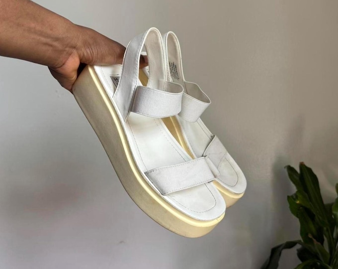 Vintage Steve Madden White and cream chunky platform sandals size 7M