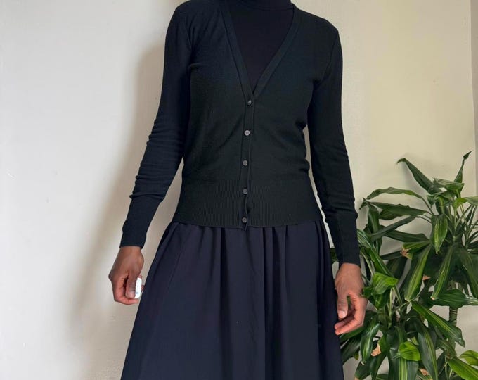Vintage minimalist coquette school girl preppy streetwear style black cardigan M