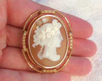 Antique cameo 8 K gold brooch hand crafted 1800s Victorian grand tour  jewelry