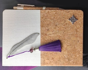 SIMBOLIKS Notepad + biros, hard cover in natural cork and cotton, 80 plain sheets, Bookmark Metal pen, purple tassel