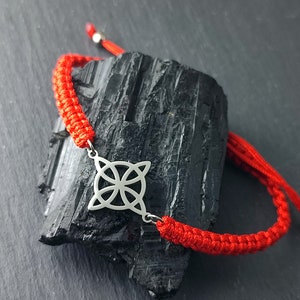 Pulseira SIMBOLIKS Witch's Knot, fio vermelho, Wicca, joias celtas. Bruxaria, feitiços, símbolo de proteção Amuleto de bruxa Wicca Amuleto de bruxa