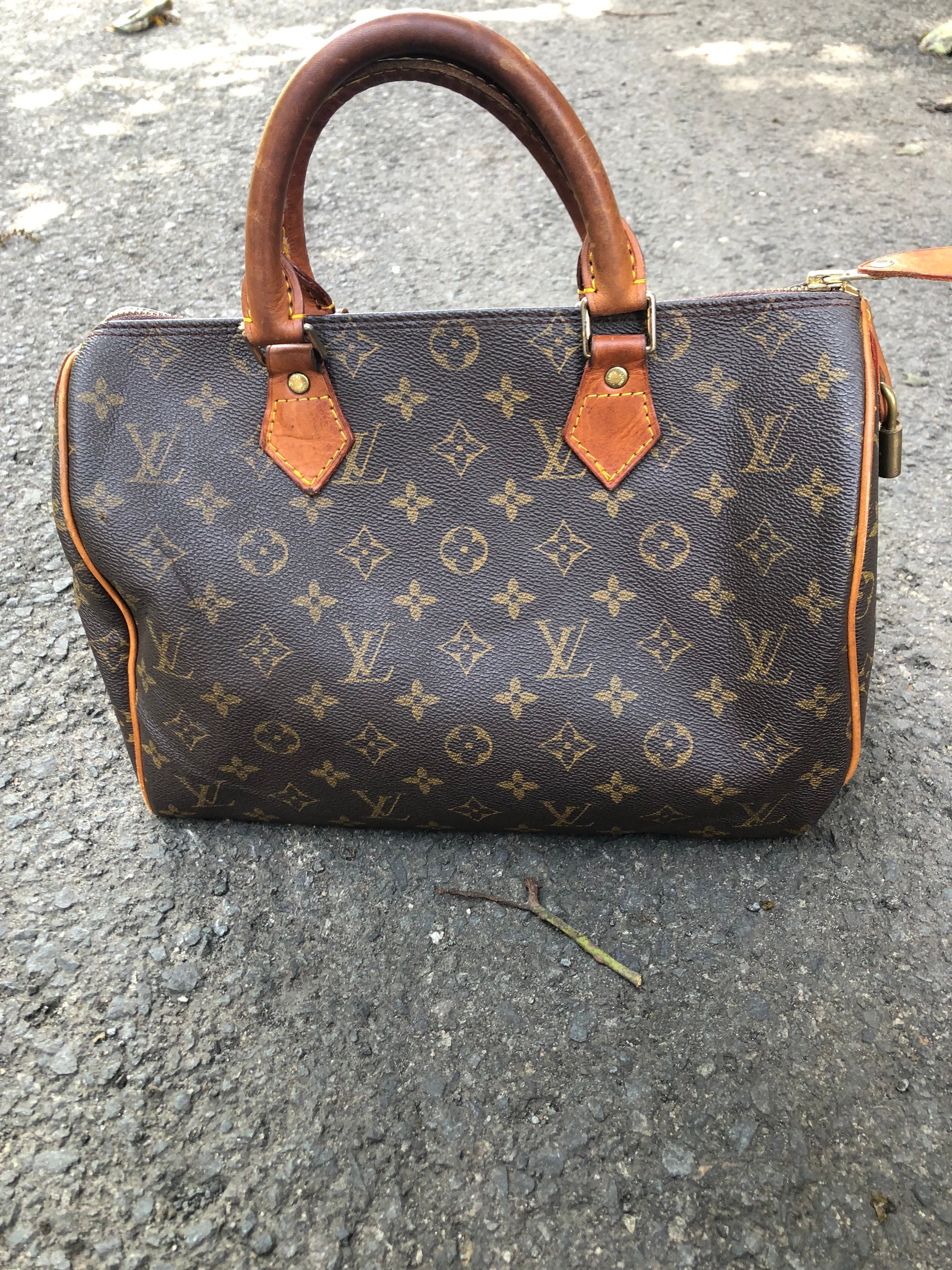 louis vuitton vintage speedy 25 monogram VI0922 made in france With Lock Key