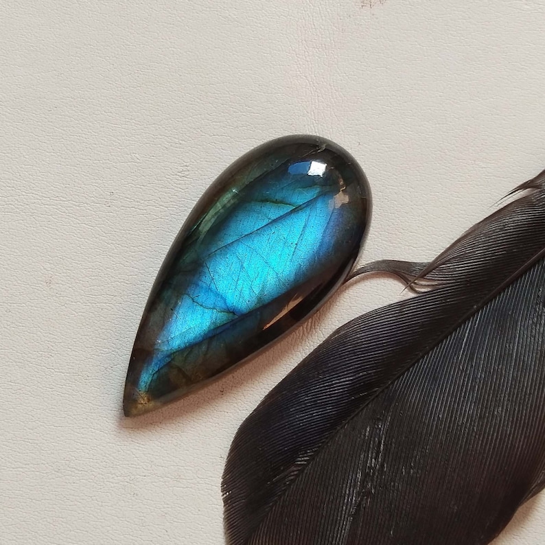 Jewelry Making AAA Quality Labradorite Cabochon Gemstone 37X17X7MM 38CTS Pear Shape Green Blue Flashy Labradorite Loose Gemstone Crystal