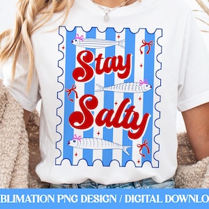 Mantente Salado PNG, Diseño de Camiseta de Verano por Sublimación, Estética de Pescador PNG, Costero Preppy PNG, Sardinas Rayadas con Lazo Coquette, Mariscos PNG