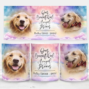 Può includere: Tazza in ceramica bianca con un ritratto di cane Golden Retriever, la scritta "Our Beautiful Angel Forever" e il nome "Bailey (2012-2024)" su uno sfondo di cielo pastello con nuvole e un arcobaleno.