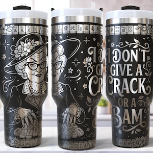 Mah Jong SVG 40 oz Tumbler Wrap Laser Gravierdatei, süße lustige Mah Jongg Lady SVG, Oma Cartoon-Blumenmuster, Brettspiel SVG