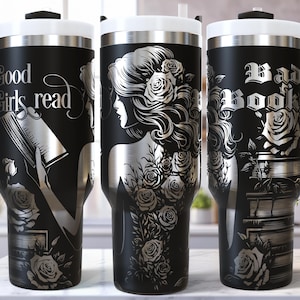 Envoltura para vaso láser de 40 oz con diseño de libros en formato SVG / Grabado al aguafuerte sin costuras / Diseño de cuento de hadas de fantasía gótica / Las chicas buenas leen libros malos
