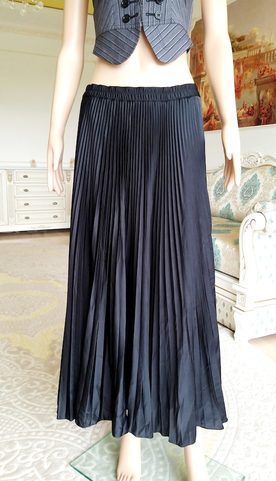Black pleated skirt xl discount