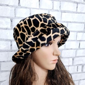 Giraffe in a Fedora - Etsy display picture 2