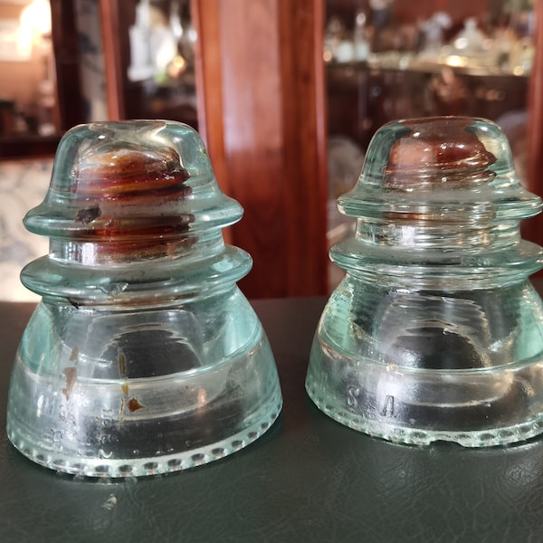 Ancienne paire portugaise vintage de verre C.T.E. télégraphique isolant signal téléphonique industriel.